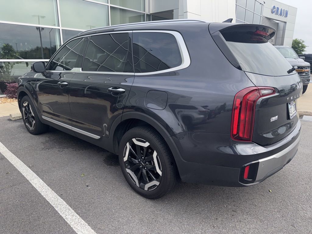 Used 2025 Kia Telluride S FWD image 2