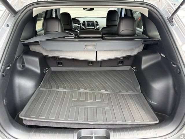 Used 2021 Jeep Cherokee Latitude Lux w/ Comfort/Convenience Group FWD image 16