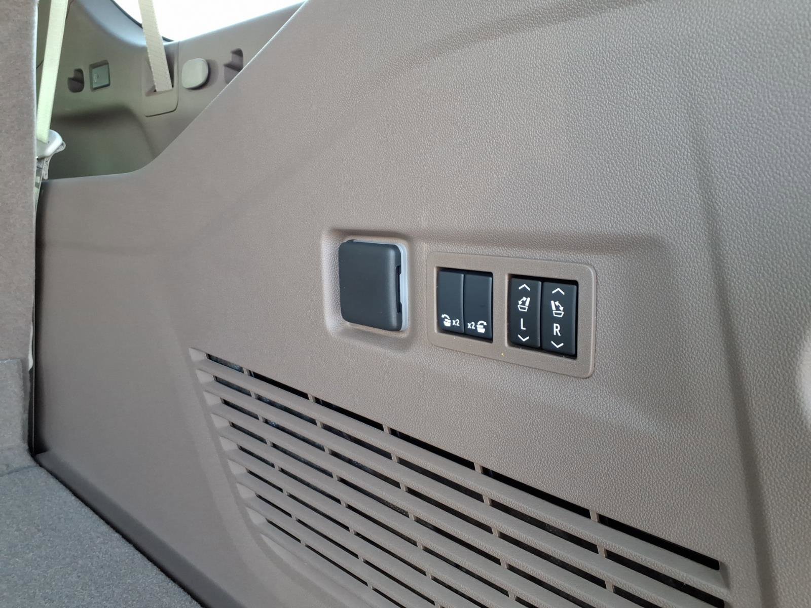 New 2026 GMC Yukon XL Denali w/ Sun & Power Step Package image 5