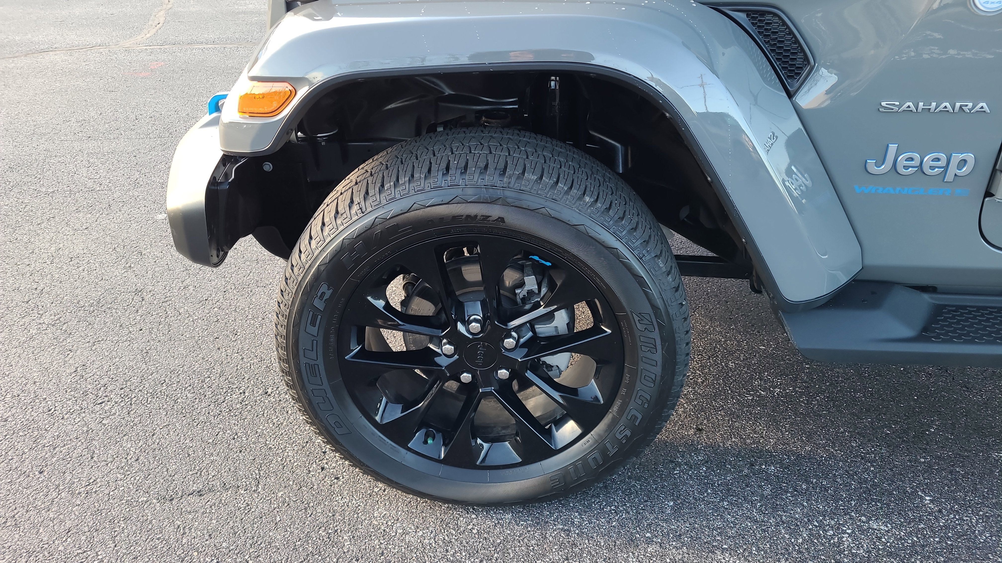 Used 2023 Jeep Wrangler Unlimited Sahara w/ Cold Weather Group image 11