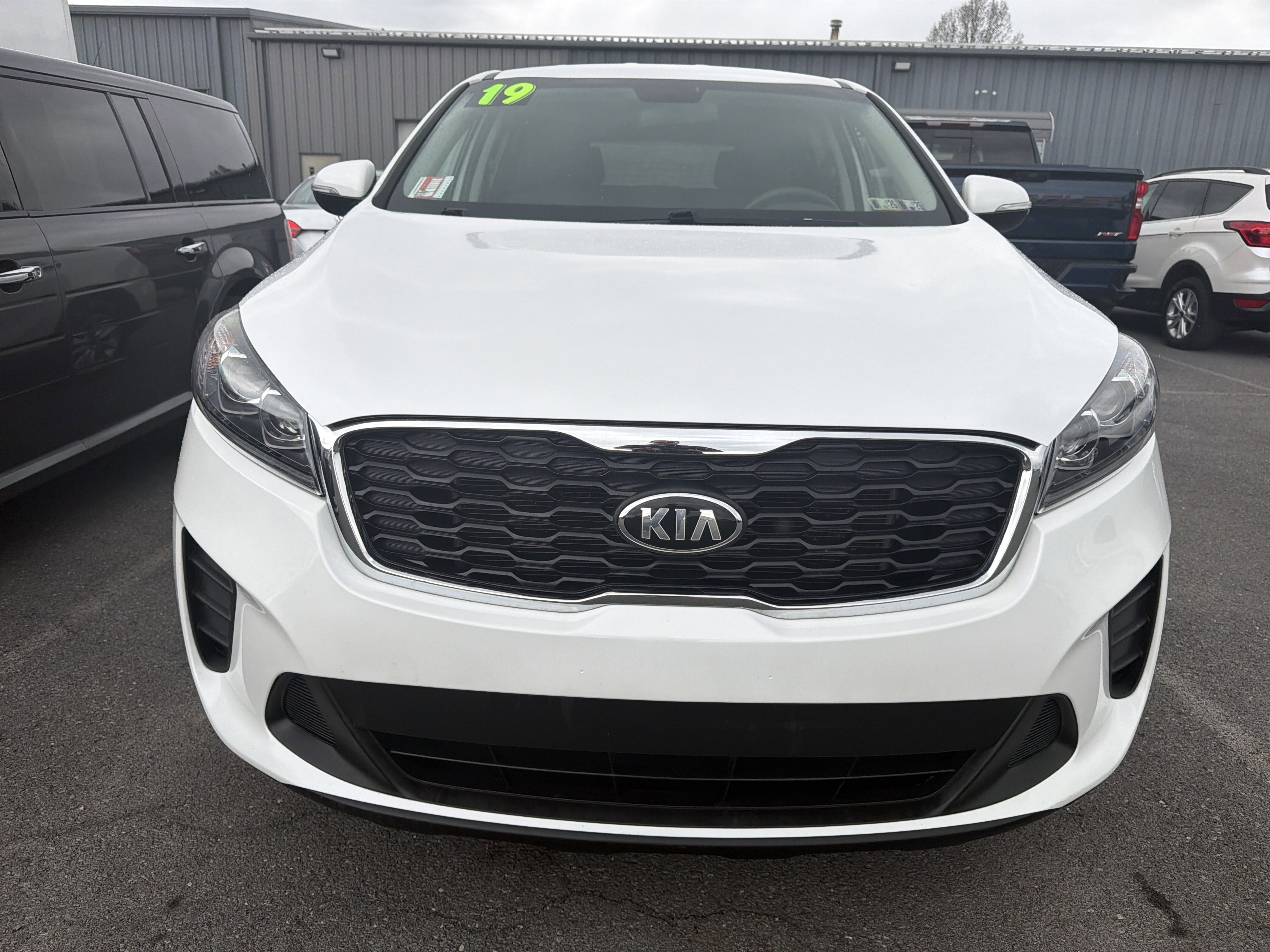 Used 2019 Kia Sorento AWD V6 image 2