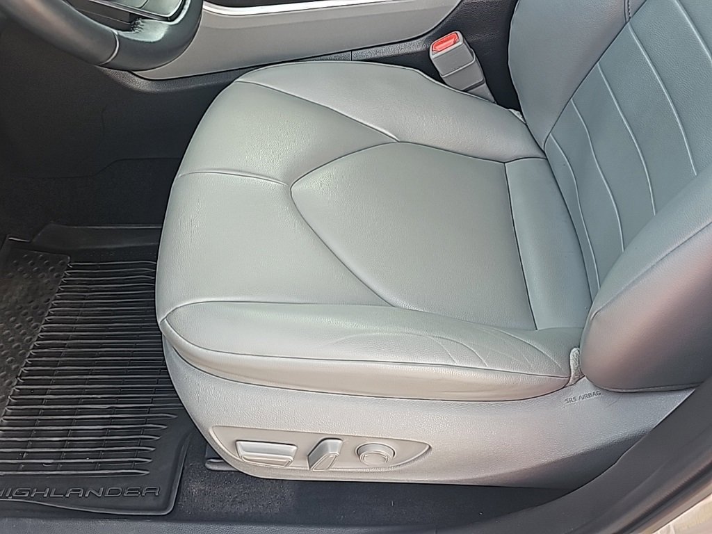 Used 2022 Toyota Highlander XLE image 11