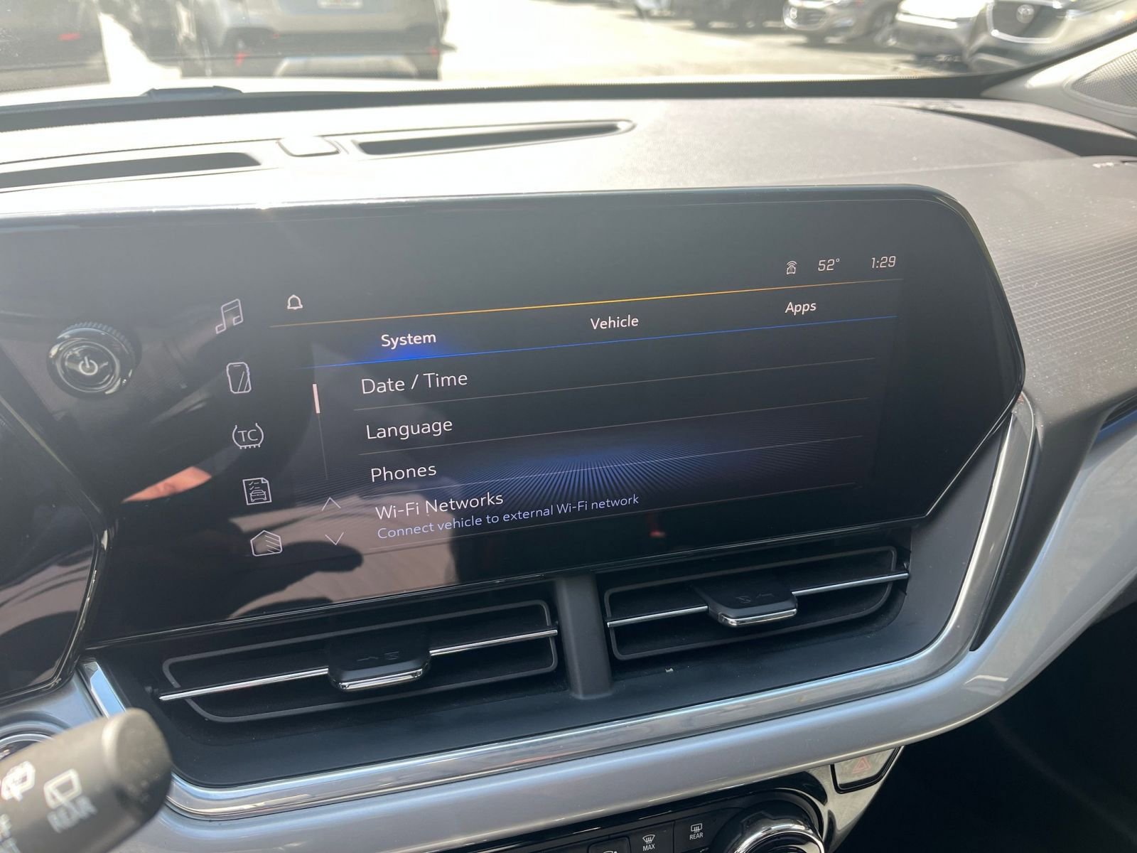 Used 2025 Chevrolet Trax LT w/ LT Convenience Package FWD image 17