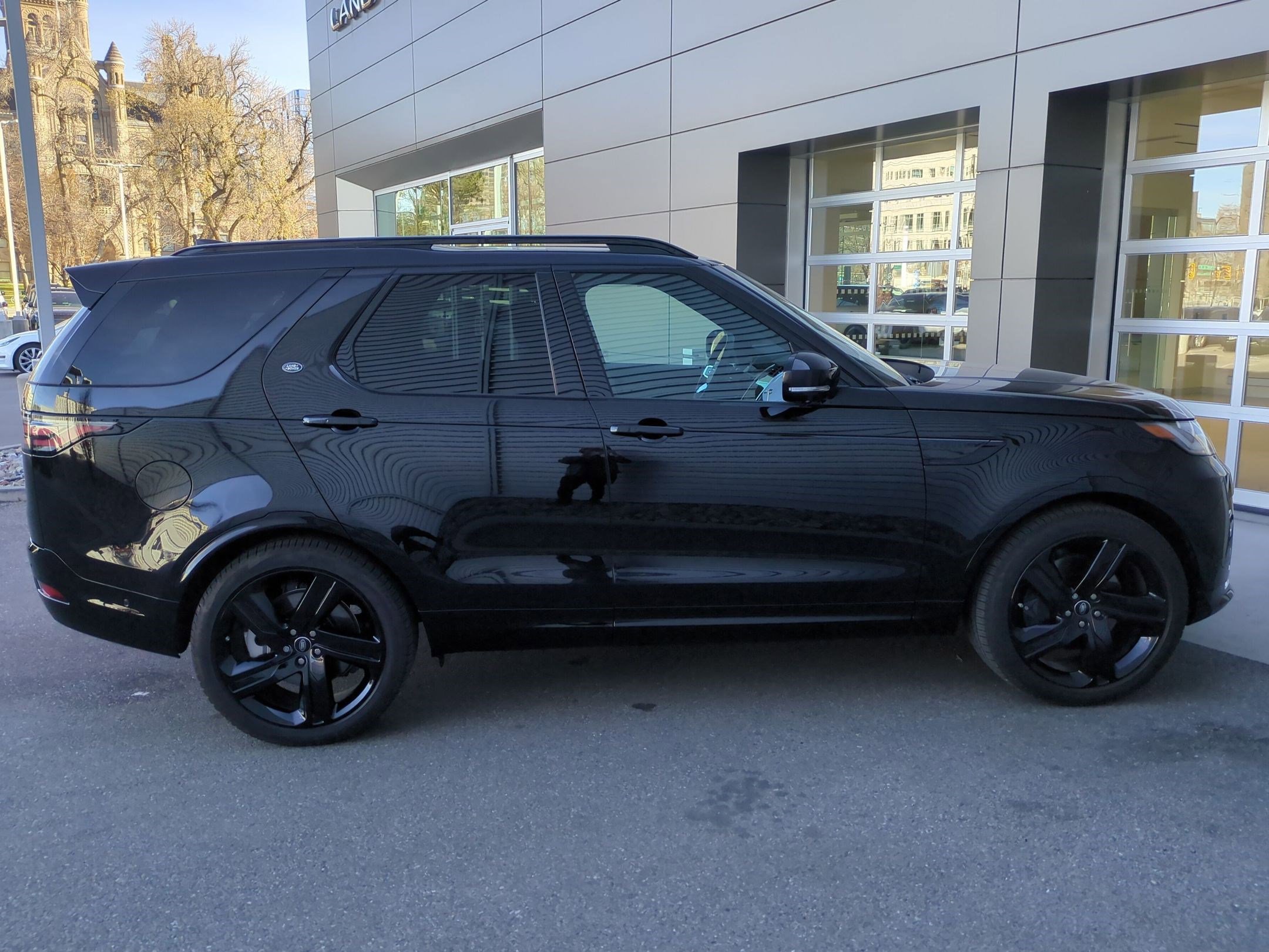 Used 2025 Land Rover Discovery Dynamic SE image 5