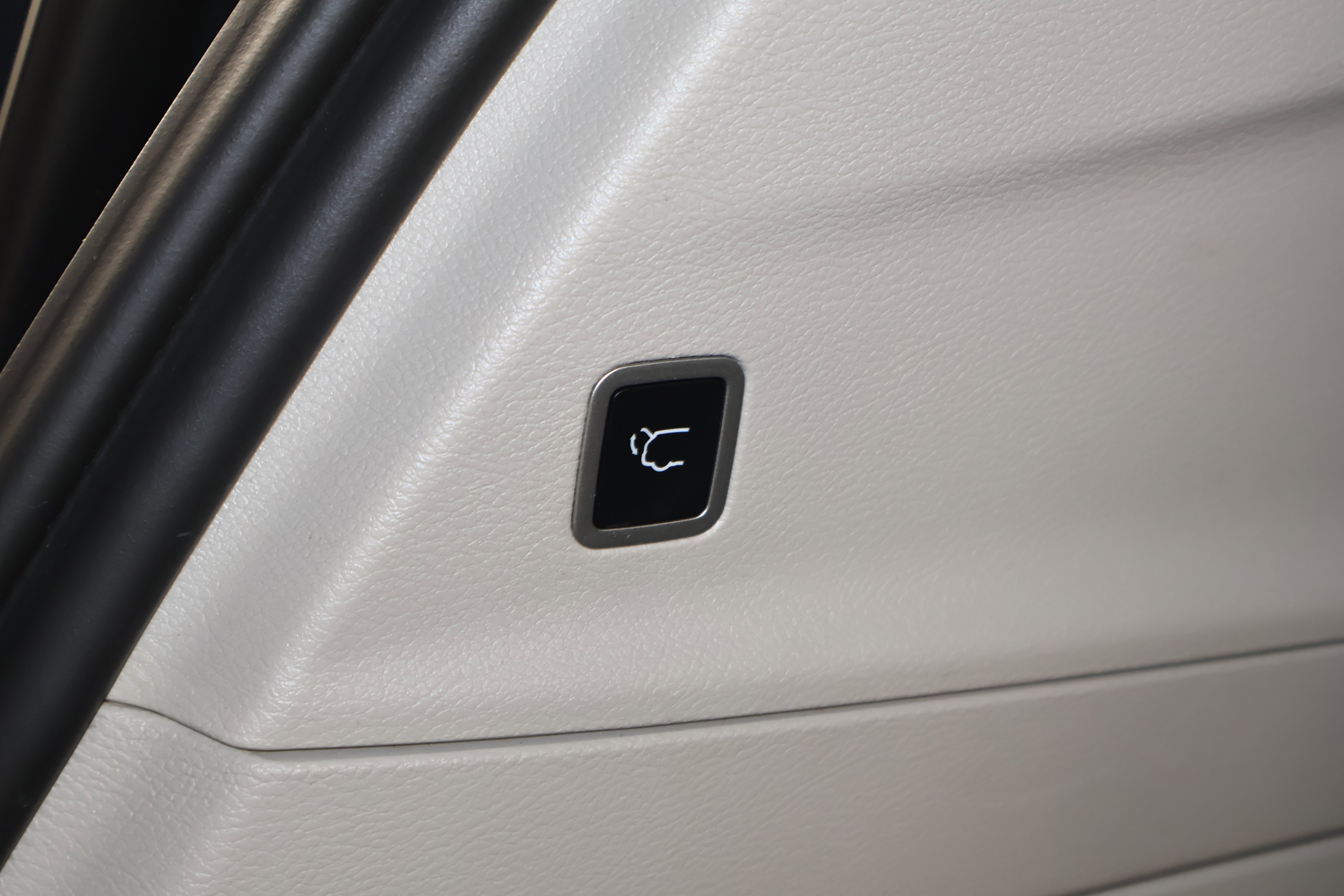 Used 2024 Chrysler Pacifica Touring-L image 50