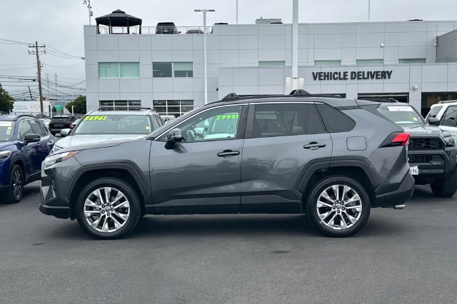 Certified 2022 Toyota RAV4 XLE Premium AWD/4WD image 9