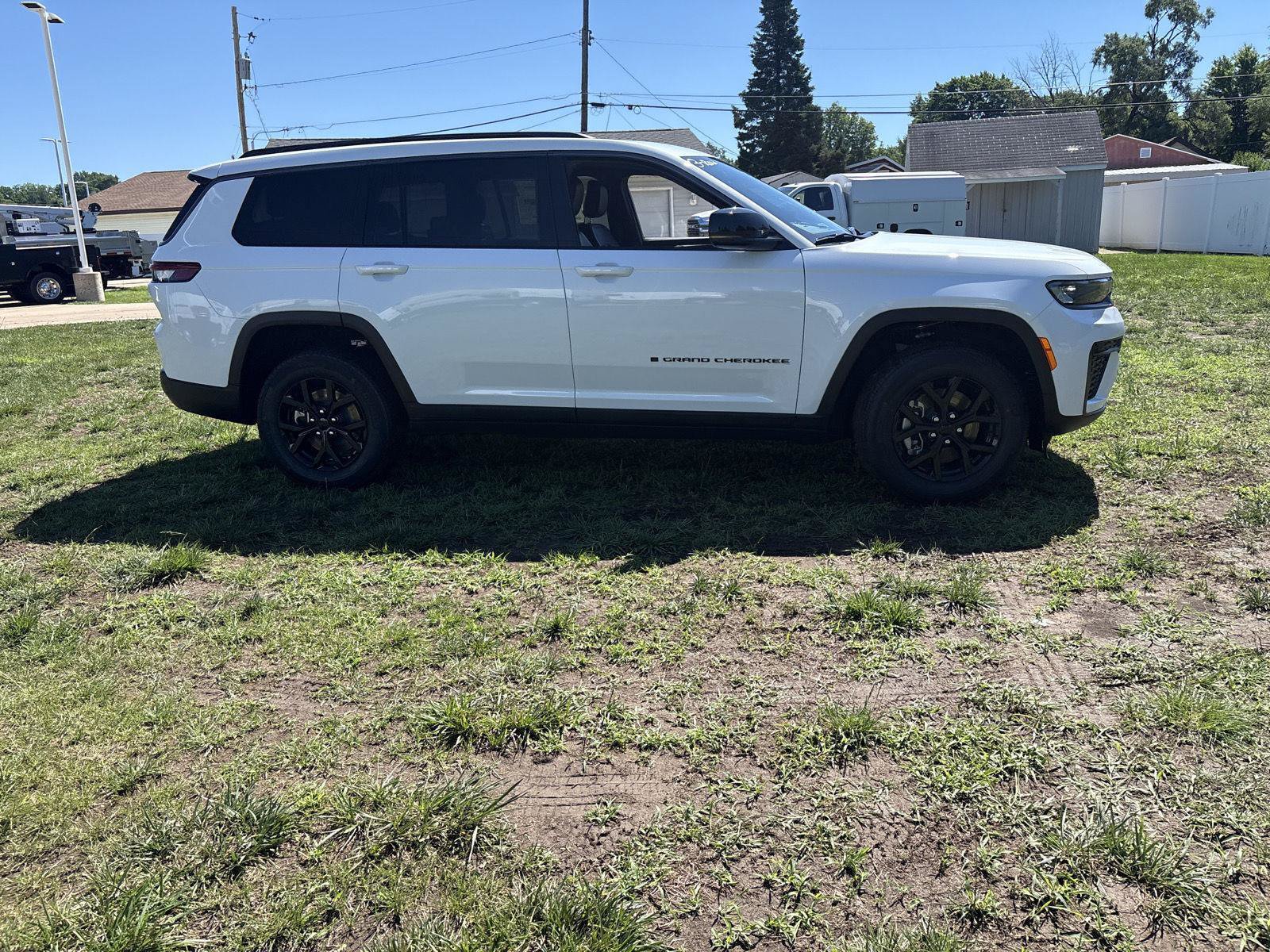 New 2026 Jeep Grand Cherokee L 4WD image 4