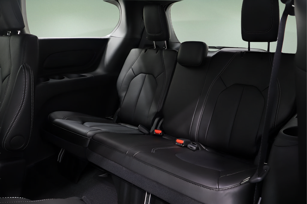 New 2026 Chrysler Pacifica Select w/ S Appearance Package FWD image 12