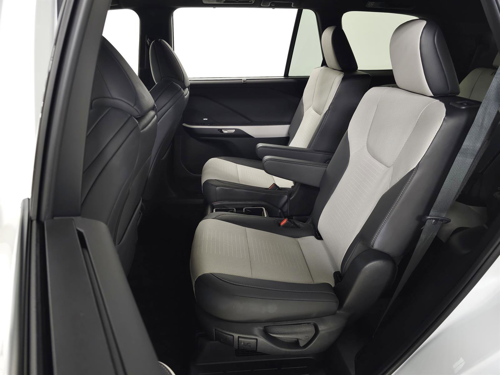 Used 2024 Lexus TX 500h AWD w/ Technology Package image 36
