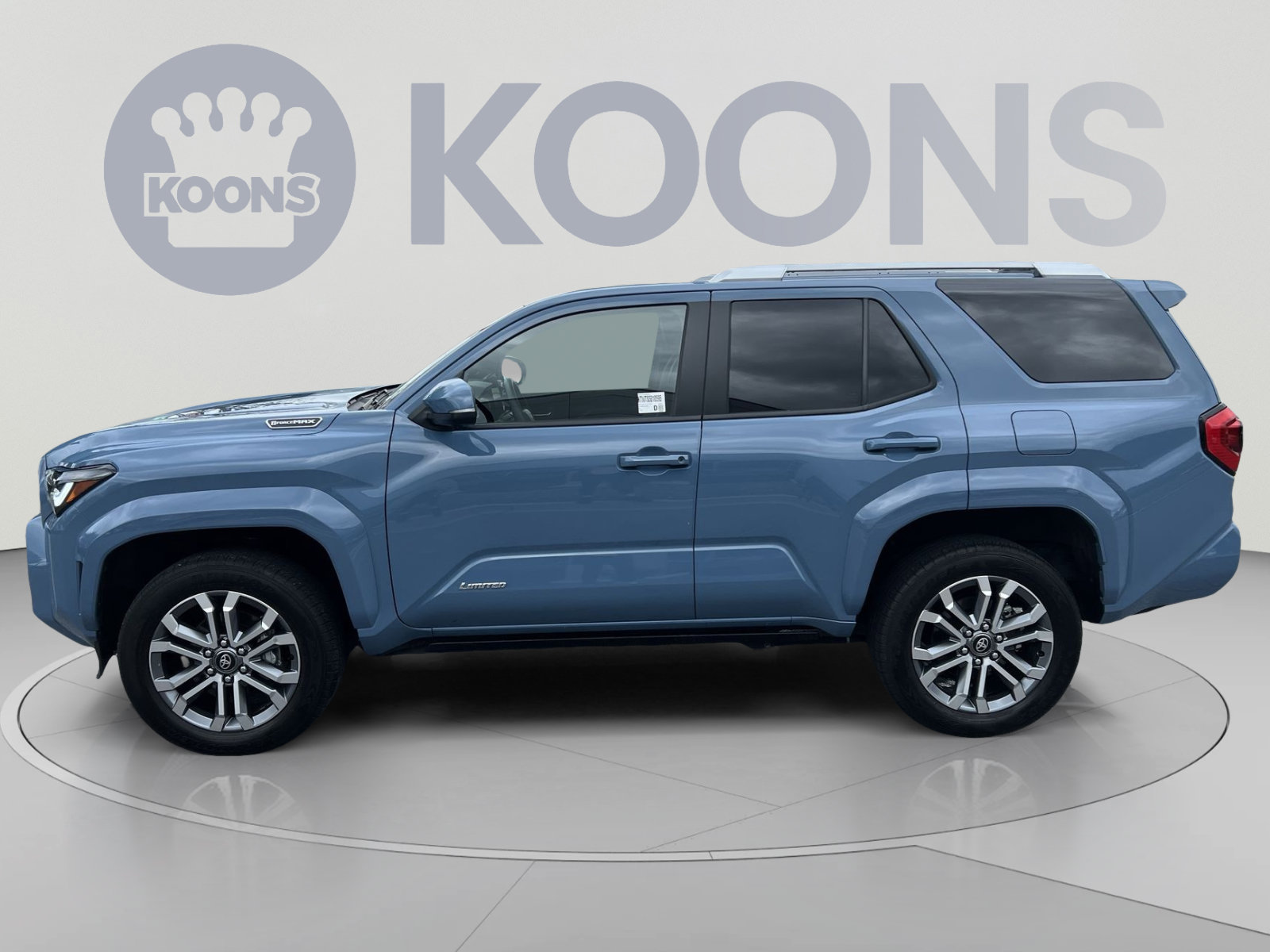 Used 2025 Toyota 4Runner Limited AWD/4WD image 2