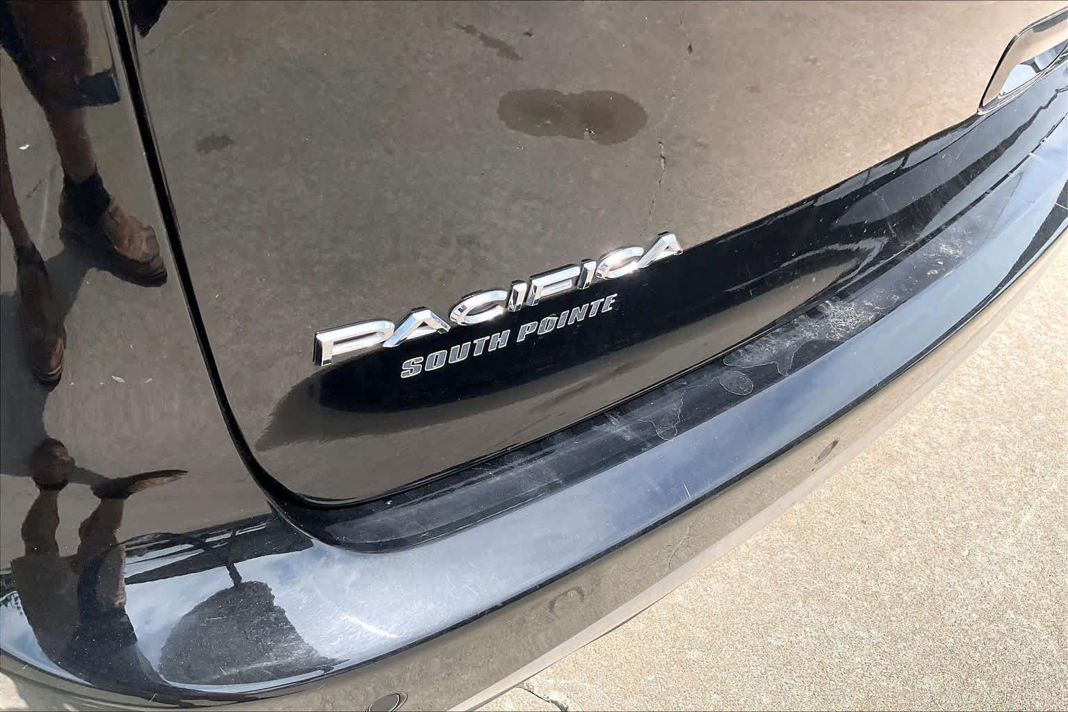 Certified 2024 Chrysler Pacifica Touring-L FWD image 10
