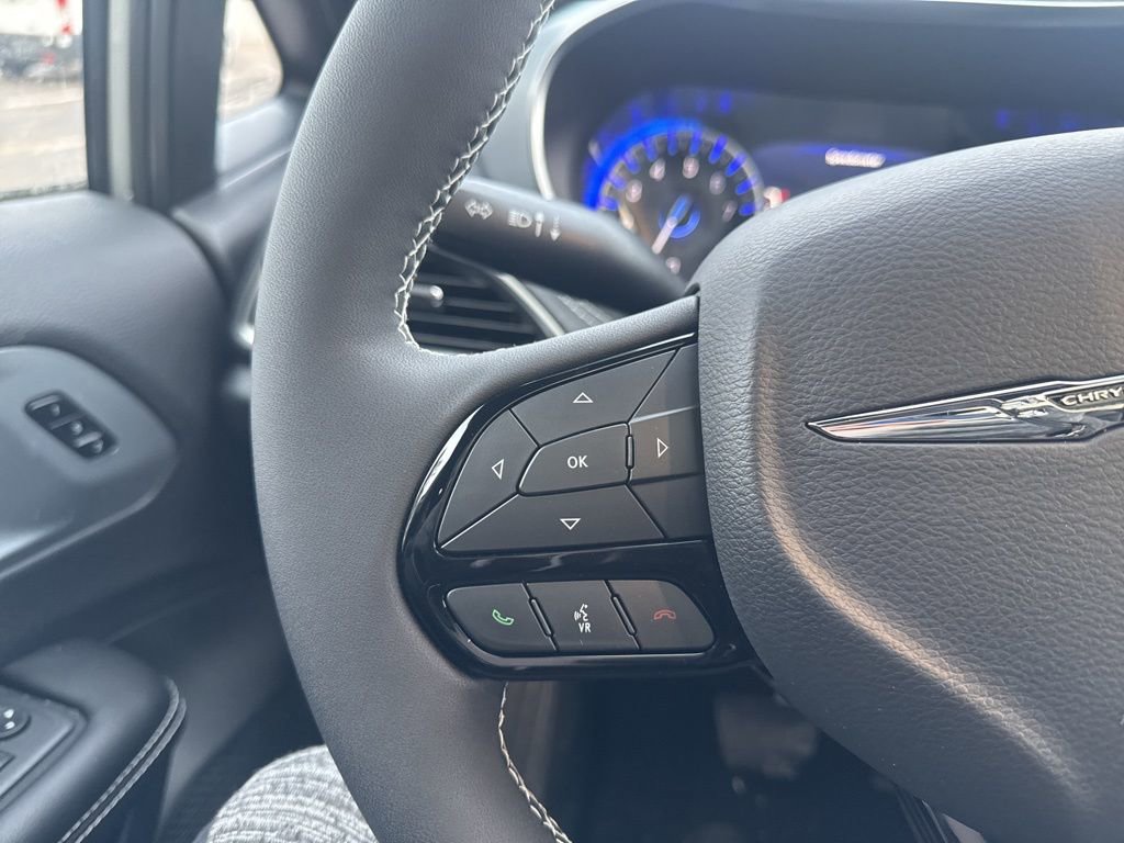 New 2026 Chrysler Pacifica Limited w/ S Appearance Package AWD/4WD image 18