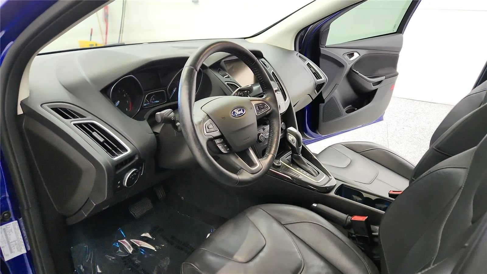 Used 2015 Ford Focus Titanium FWD image 22