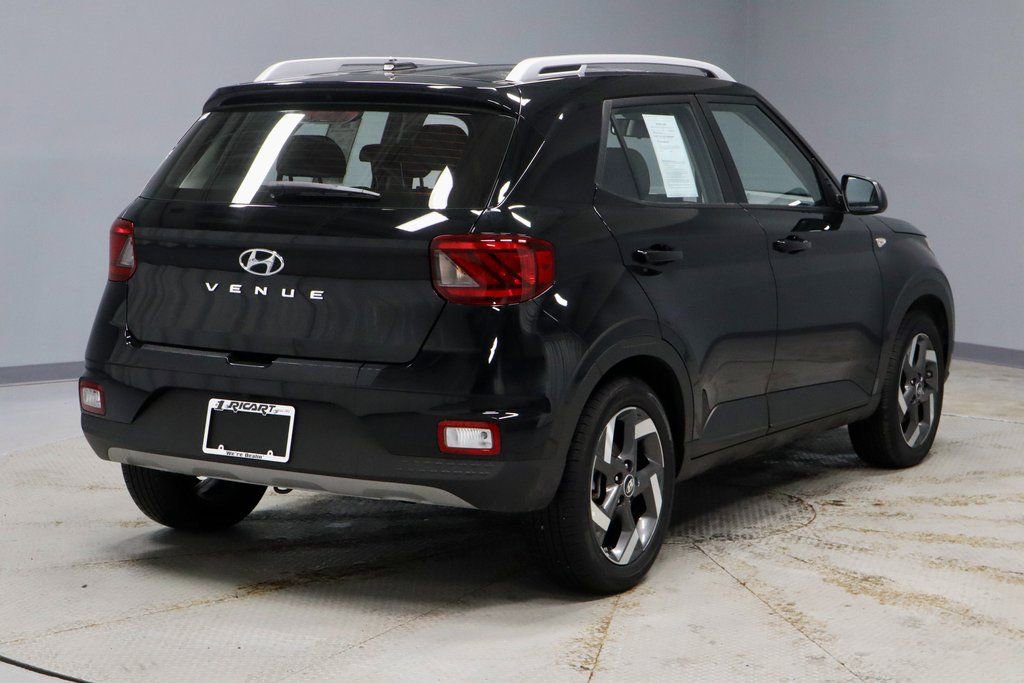 Certified 2025 Hyundai Venue SEL image 10