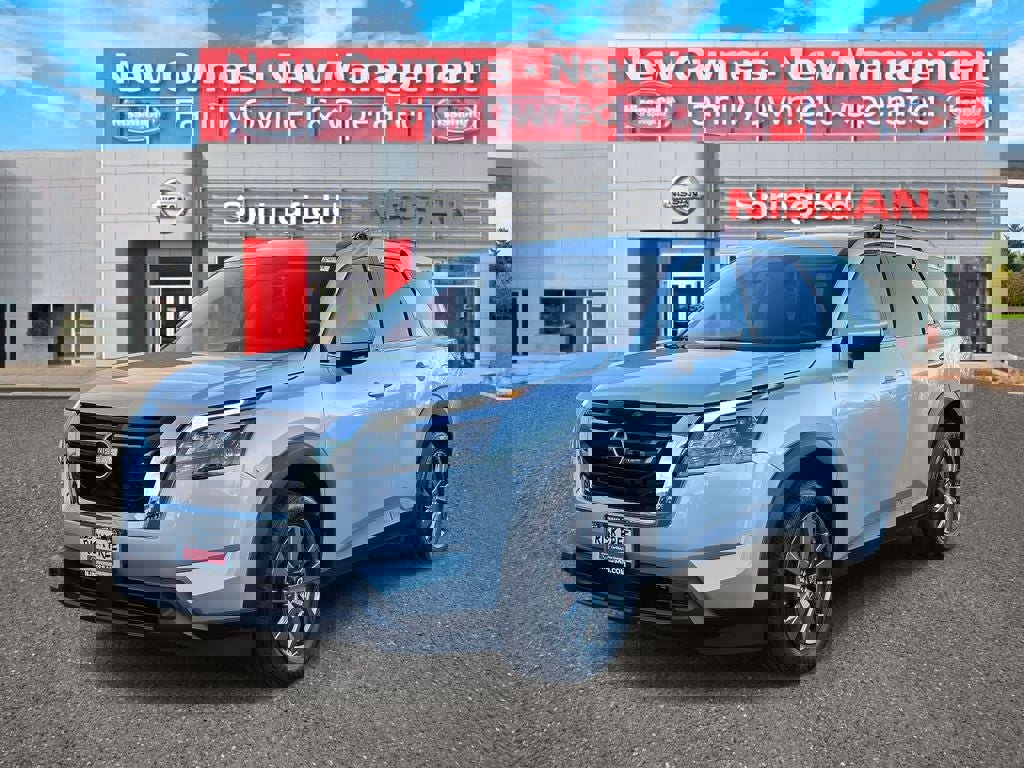 Used 2024 Nissan Pathfinder SV image 2