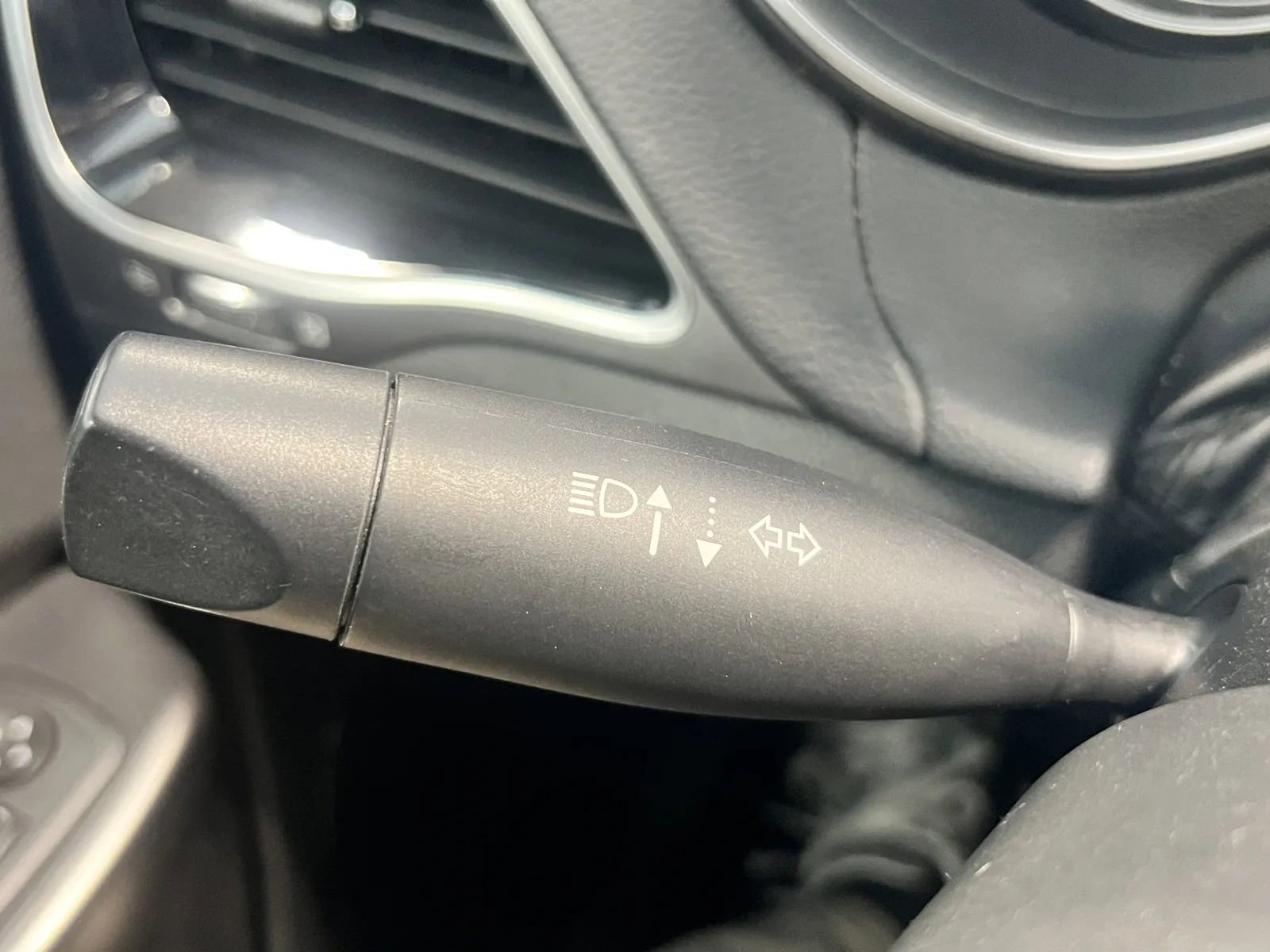 Used 2020 Jeep Cherokee Limited AWD/4WD image 38