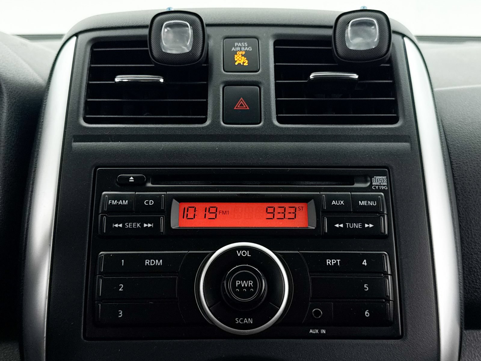 Used 2014 Nissan Versa SV FWD image 4