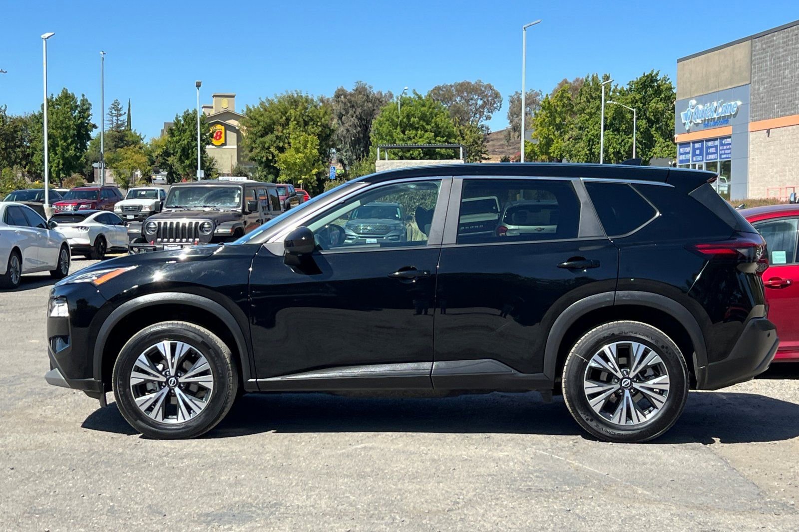 Used 2023 Nissan Rogue SV image 7