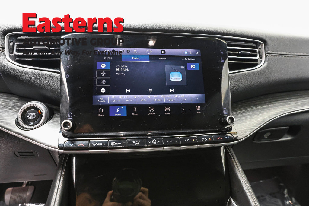 Used 2024 Jeep Wagoneer L Series II w/ Flexible Seating Group AWD/4WD image 14