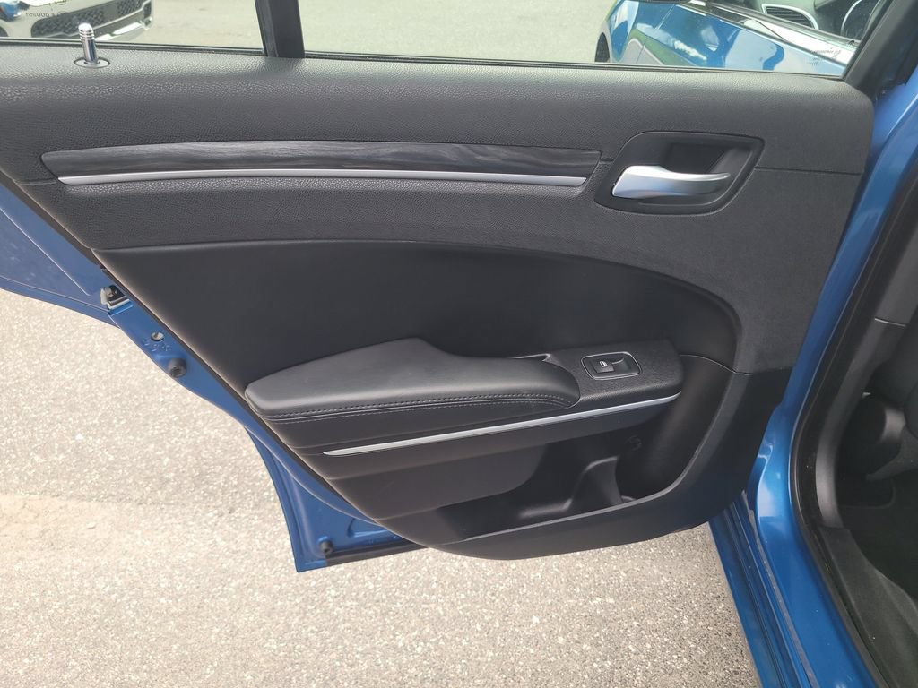 Used 2021 Chrysler 300 Touring RWD image 9