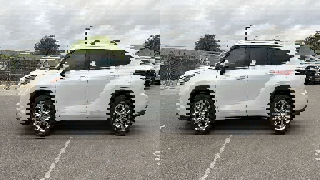New 2026 Toyota Highlander Limited image 10