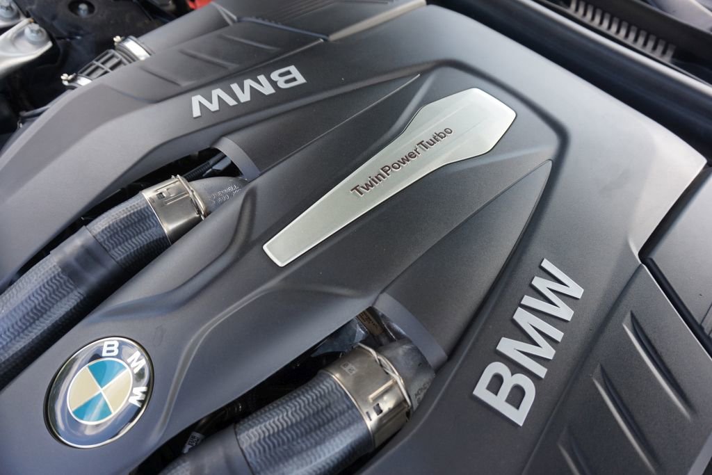 Used 2019 BMW 750i w/ Executive Package image 16