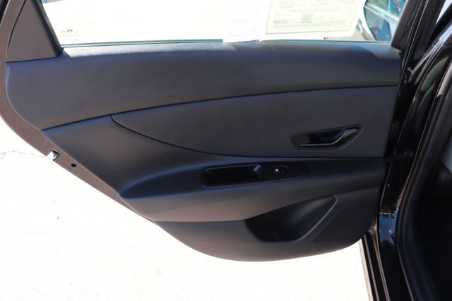 Used 2025 Hyundai Elantra Limited image 12