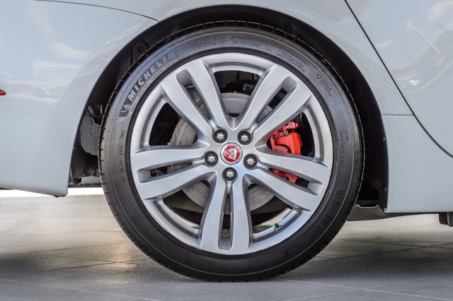 Used 2019 Jaguar XJ L Portfolio RWD image 15