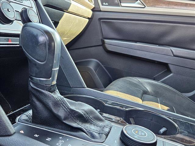 Used 2019 Volkswagen Atlas SEL Premium image 14