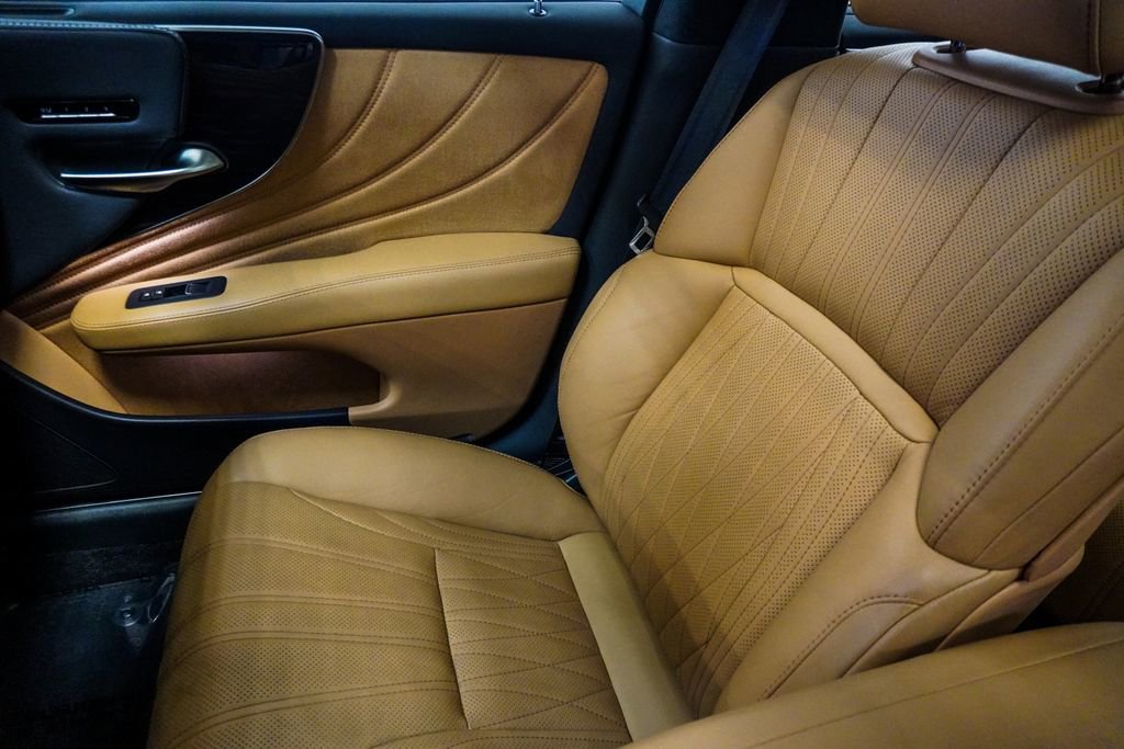 Used 2024 Lexus LS 500 AWD w/ Interior Upgrade Package image 34