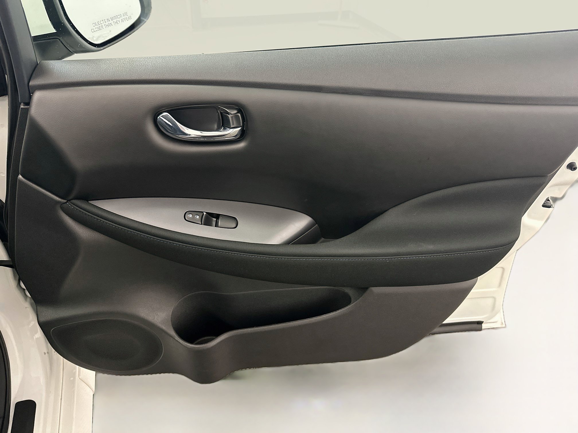 Used 2025 Nissan Leaf S FWD image 32