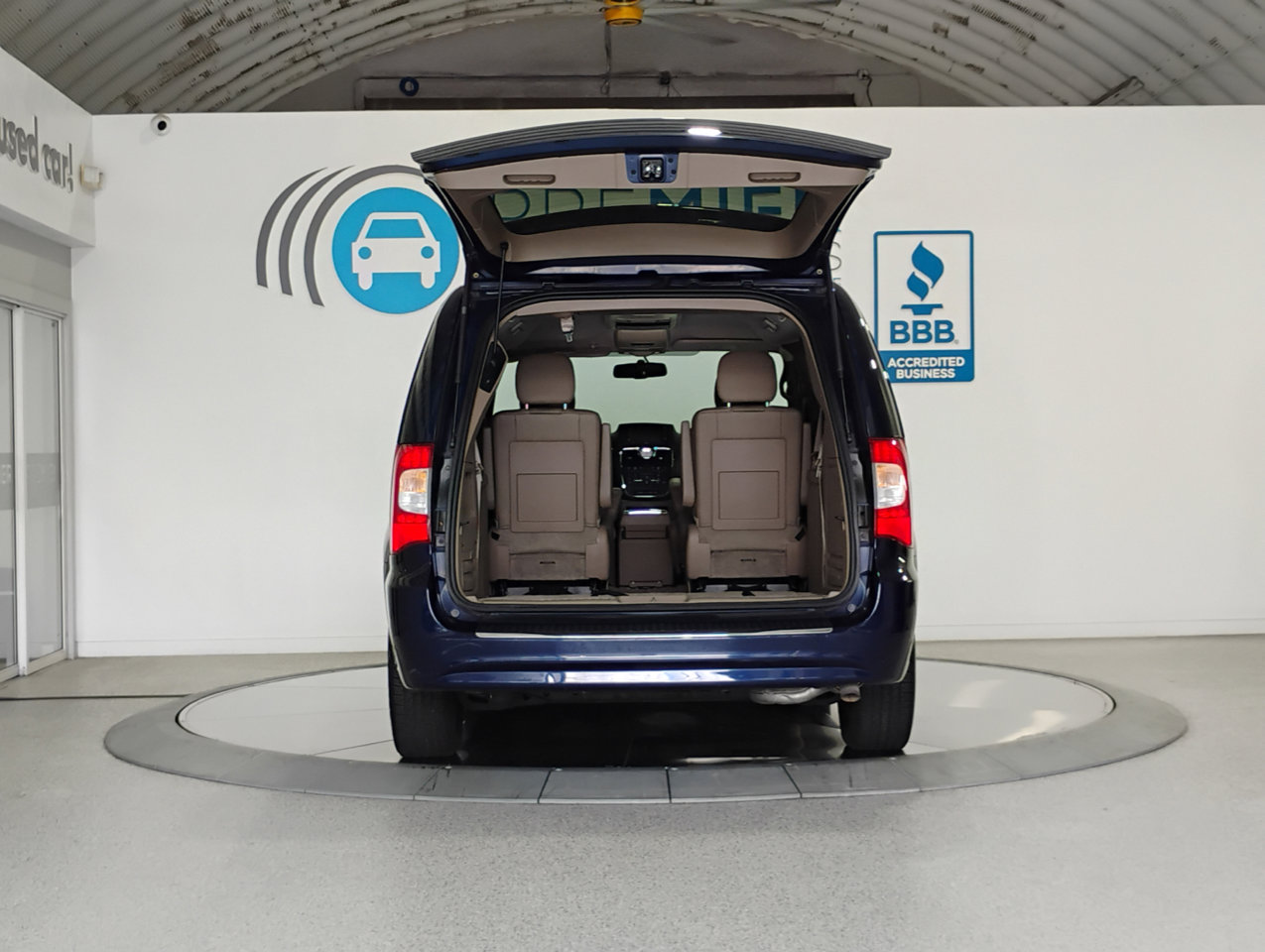 Used 2016 Chrysler Town & Country Touring image 46