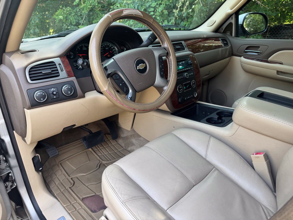 Used 2009 Chevrolet Suburban LT AWD/4WD image 9
