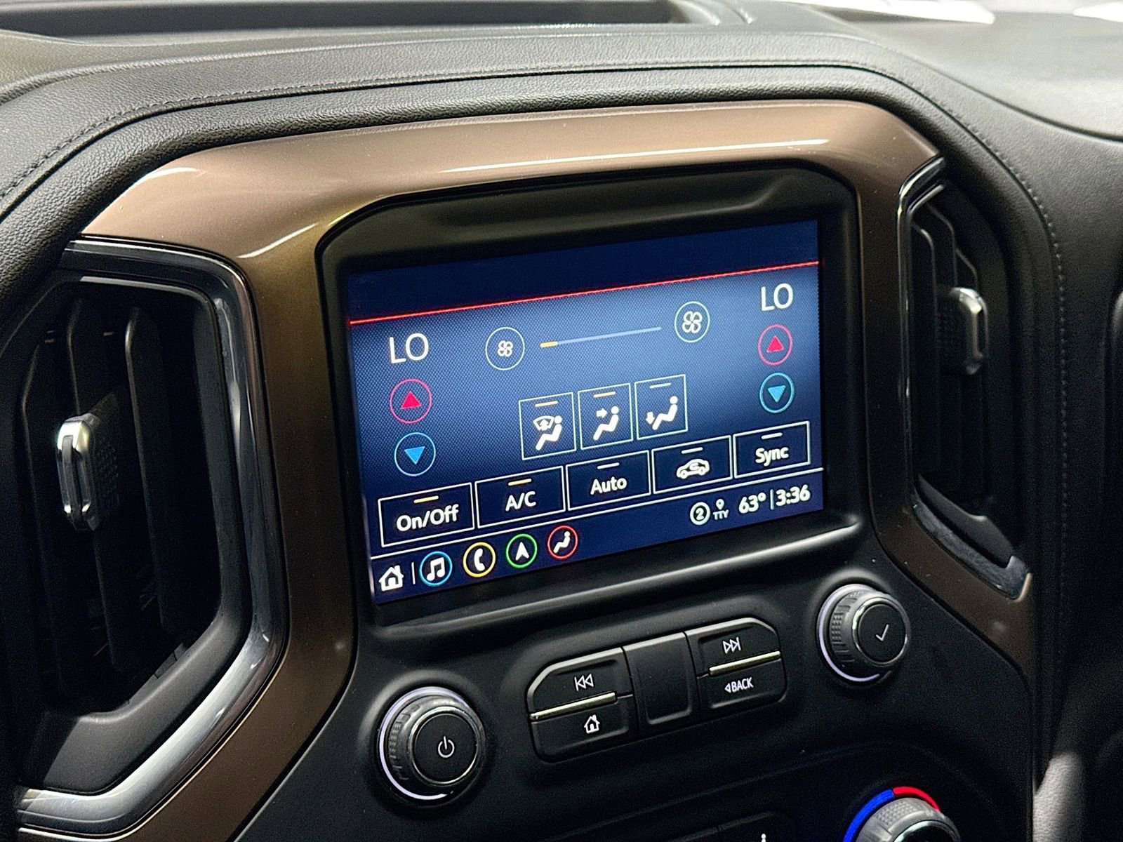 Used 2021 Chevrolet Silverado 1500 High Country w/ Technology Package AWD/4WD image 19