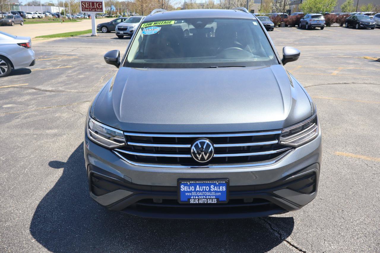 Used 2023 Volkswagen Tiguan SE AWD/4WD image 2