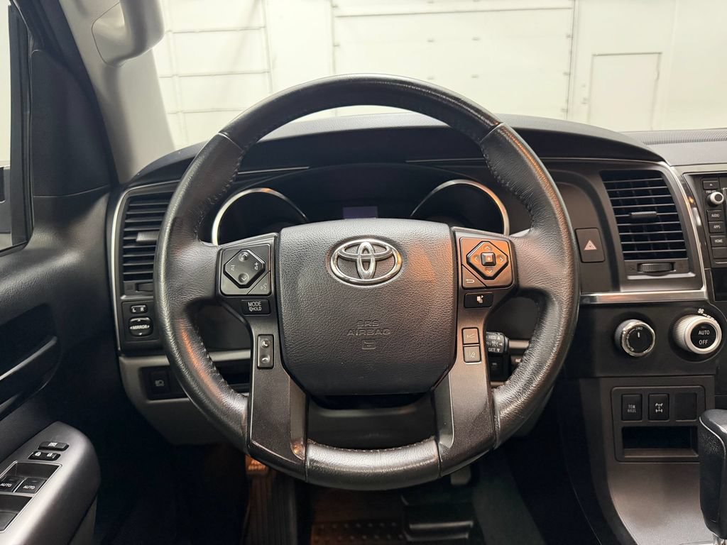 Used 2018 Toyota Sequoia SR5 AWD/4WD image 10