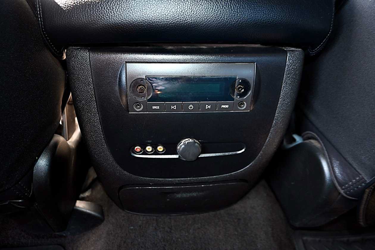 Used 2007 GMC Sierra 3500 SLT w/ Entertainment Package RWD image 11
