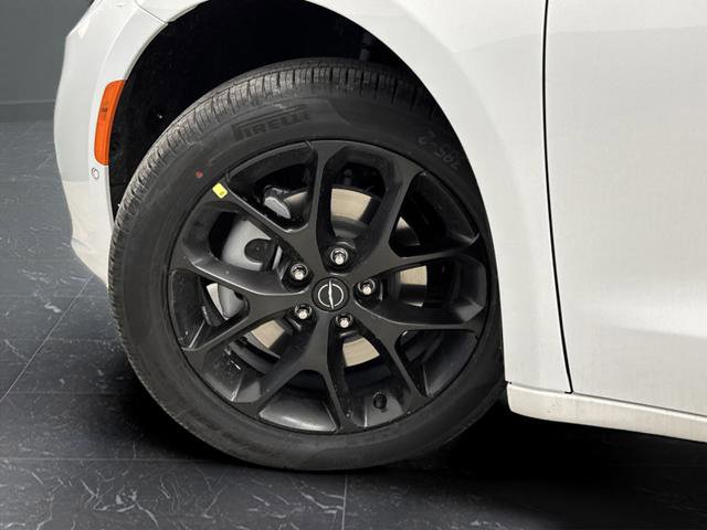 New 2026 Chrysler Pacifica Select image 35