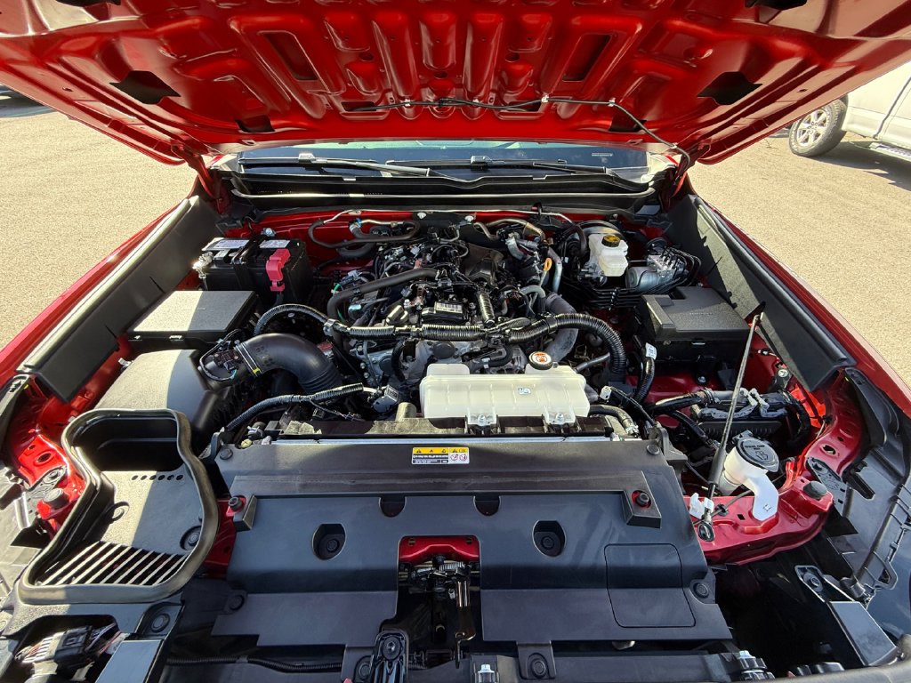 Used 2025 Toyota Tacoma SR5 AWD/4WD image 25