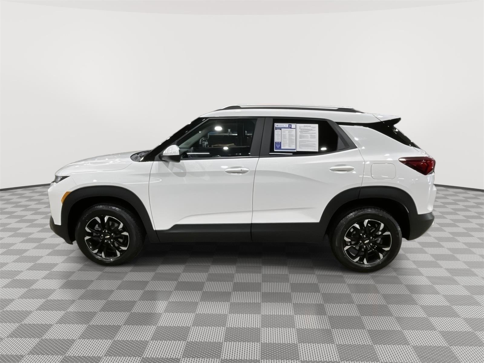 Used 2022 Chevrolet TrailBlazer LT w/ Driver Confidence Package AWD/4WD image 8