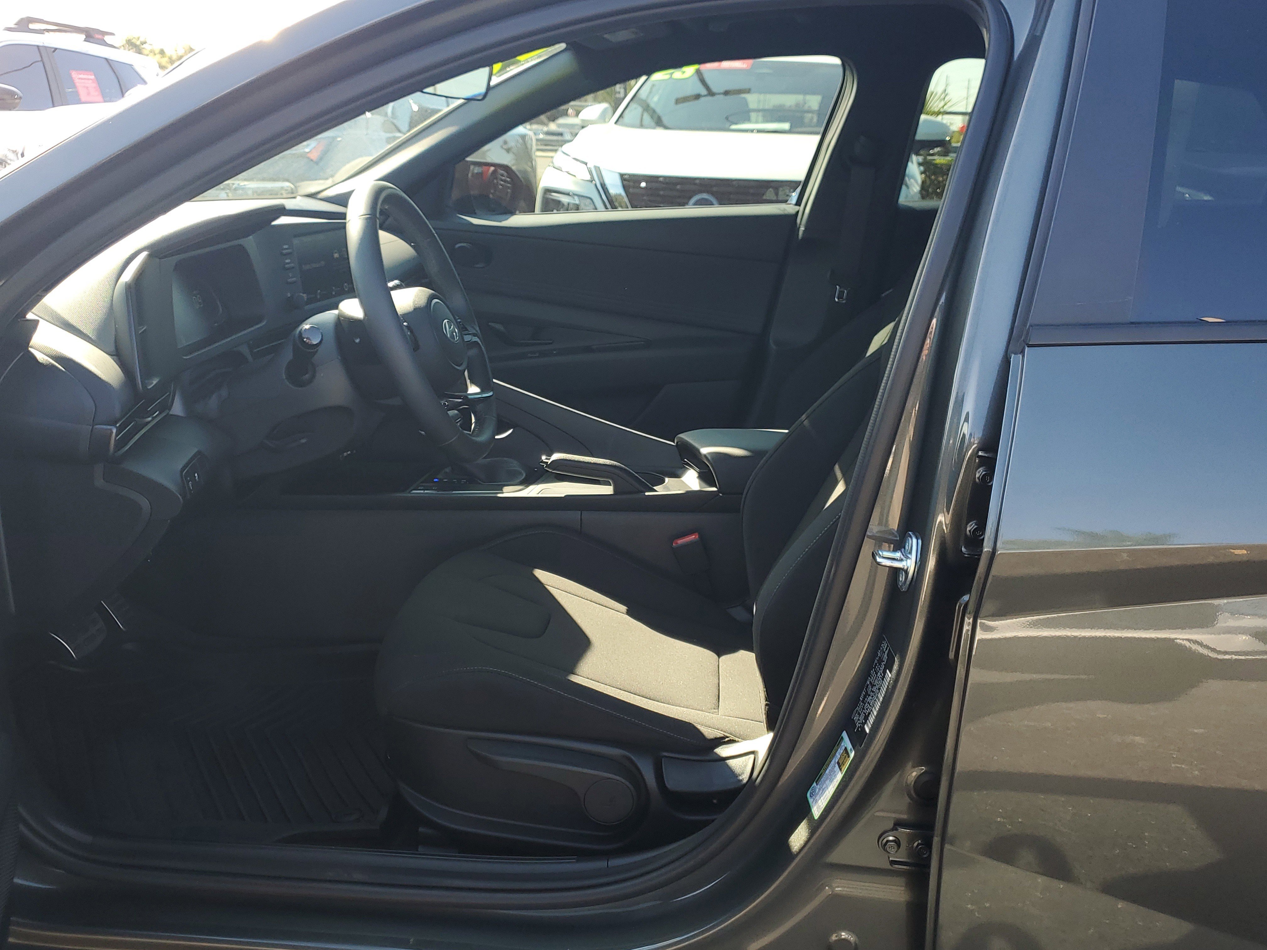 Used 2025 Hyundai Elantra Sport image 18