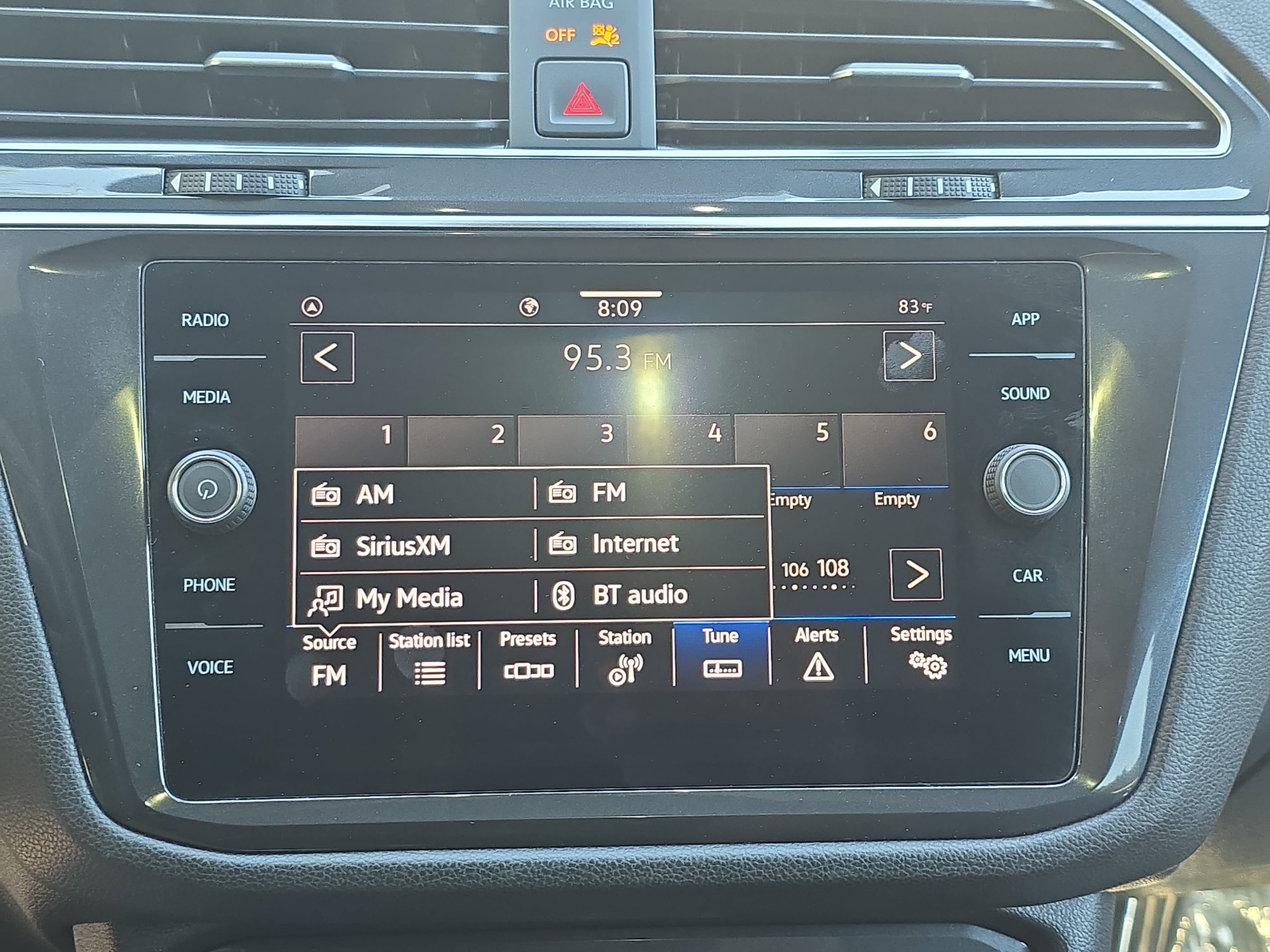Certified 2022 Volkswagen Tiguan SE R-Line FWD image 23