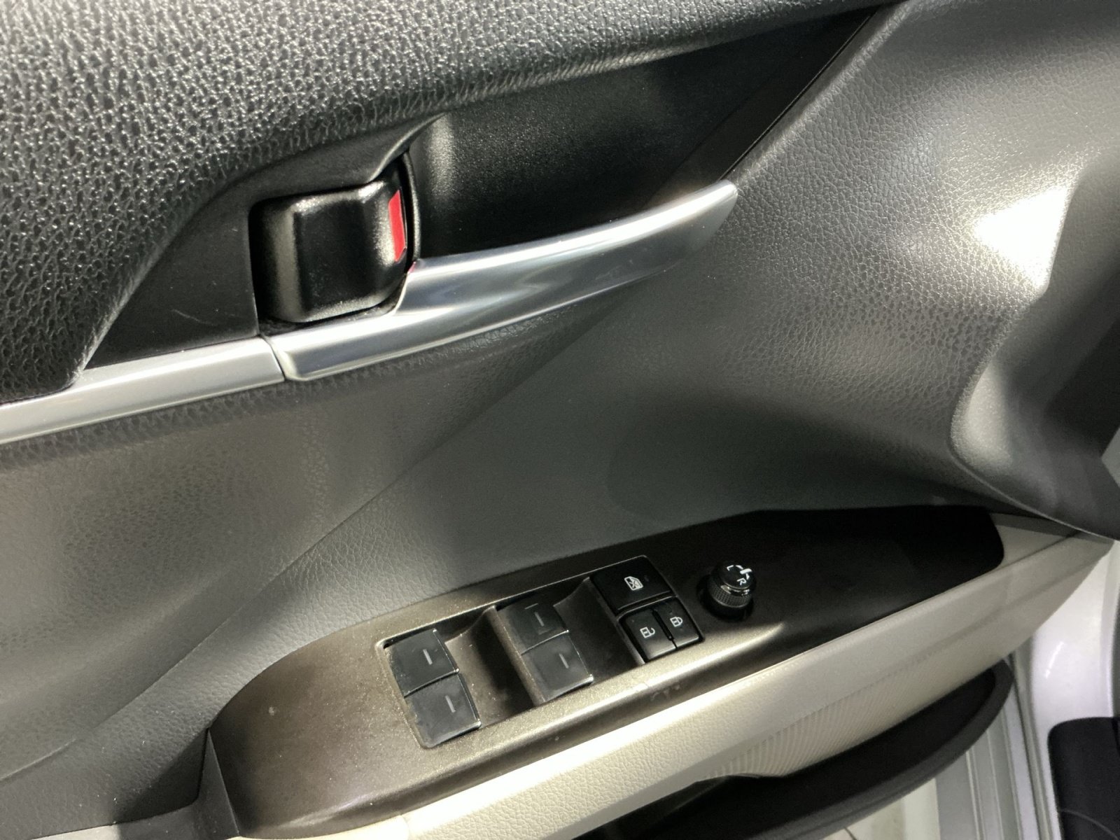 Used 2024 Toyota Camry LE FWD image 16