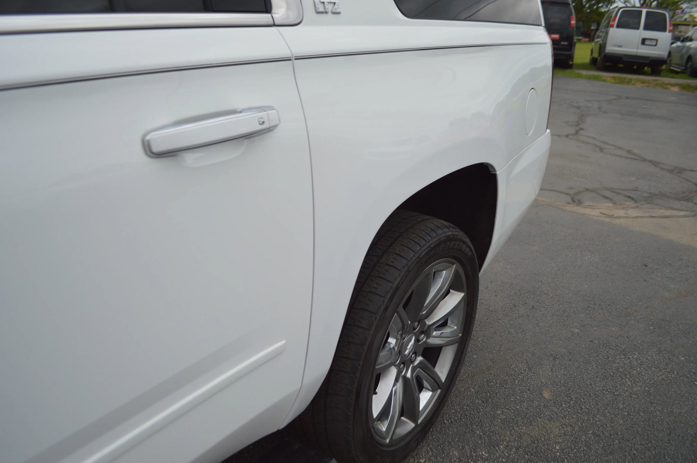 Used 2015 Chevrolet Suburban LTZ AWD/4WD image 4