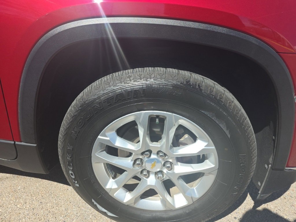 Used 2019 Chevrolet Traverse LT image 2