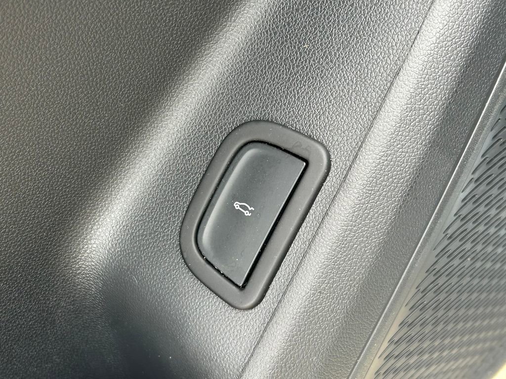 Used 2026 Chevrolet Traverse LT w/ LPO, Floor Liner Package FWD image 24