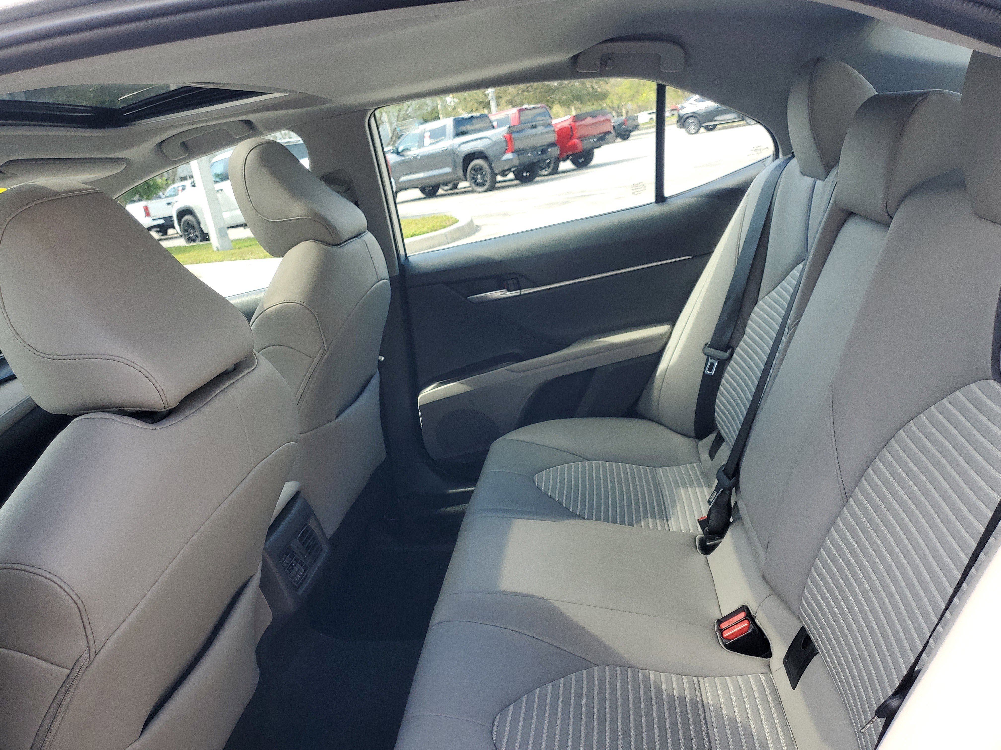 Used 2023 Toyota Camry SE w/ Cold Weather Package image 11