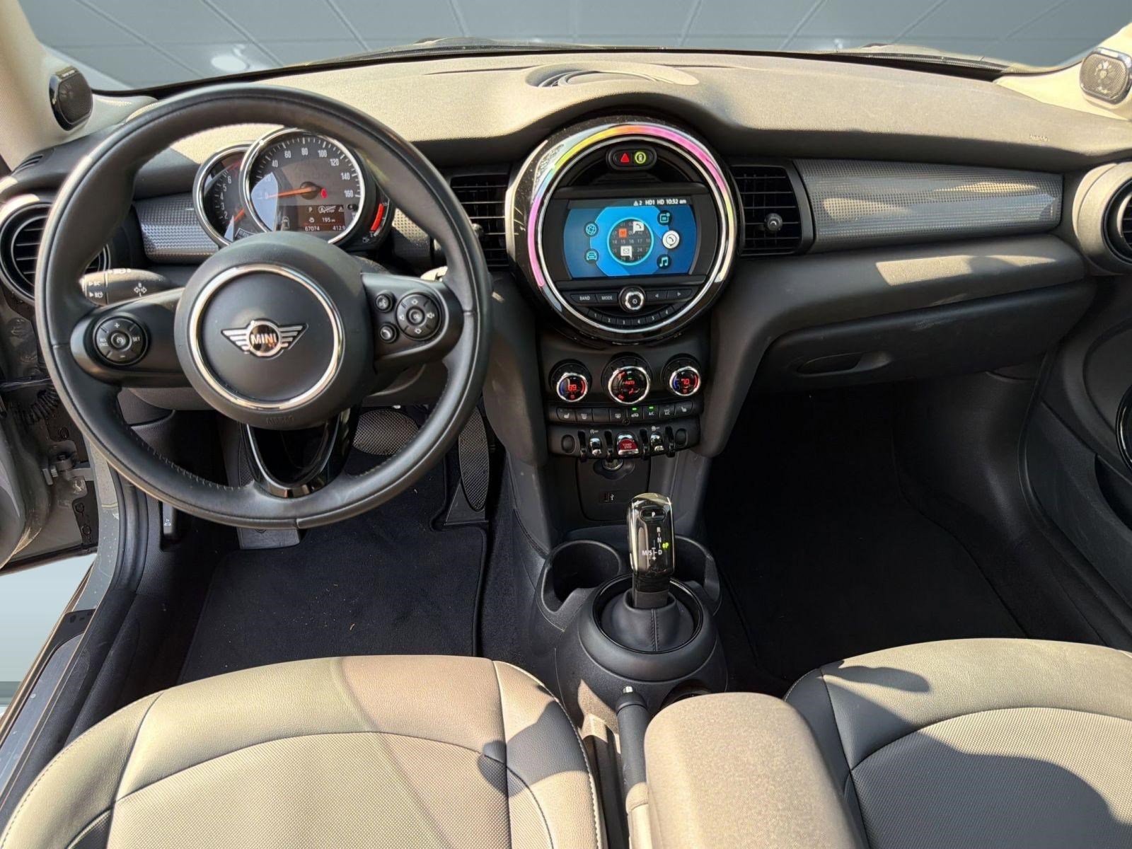 Used 2020 MINI Cooper 2-Door Hardtop w/ Premium Package image 24