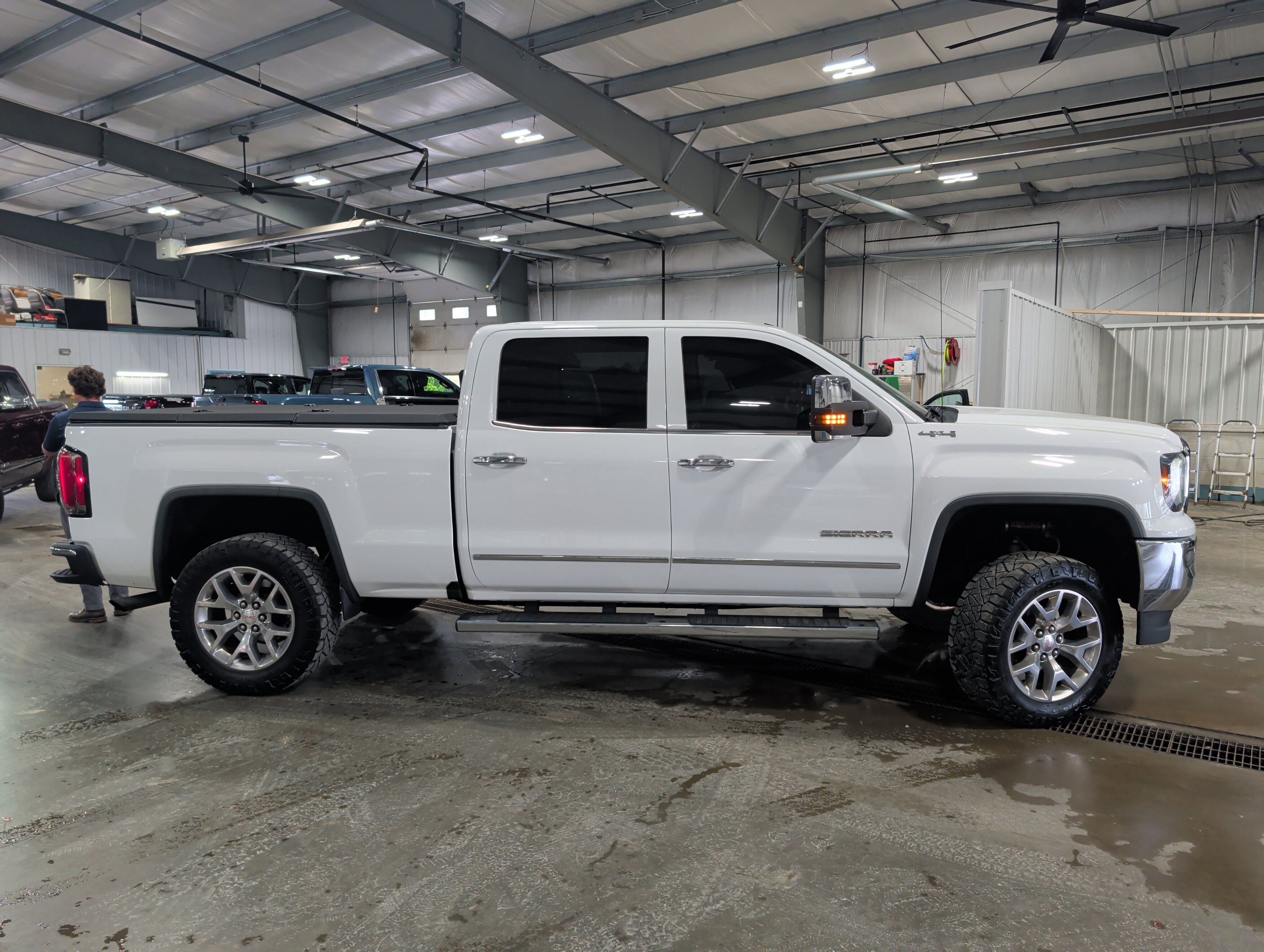 Used 2018 GMC Sierra 1500 SLT w/ SLT Premium Package AWD/4WD image 2