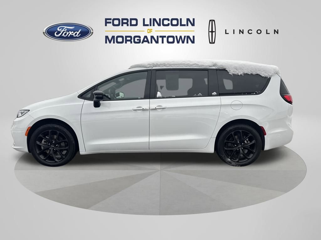 Used 2024 Chrysler Pacifica Limited w/ S Appearance Package image 1